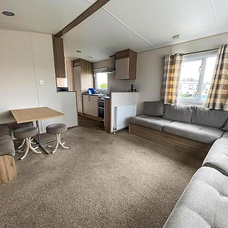 Superb 6 Berth Caravan At St Osyth Beach, Near Clacton-On-Sea Ref 28008Mc Exterior foto